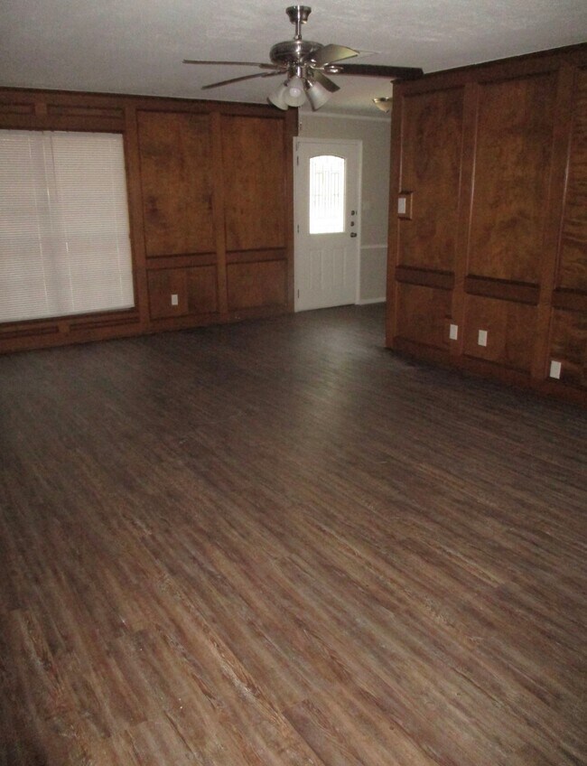 Photo - 2921 Roseheath Ln