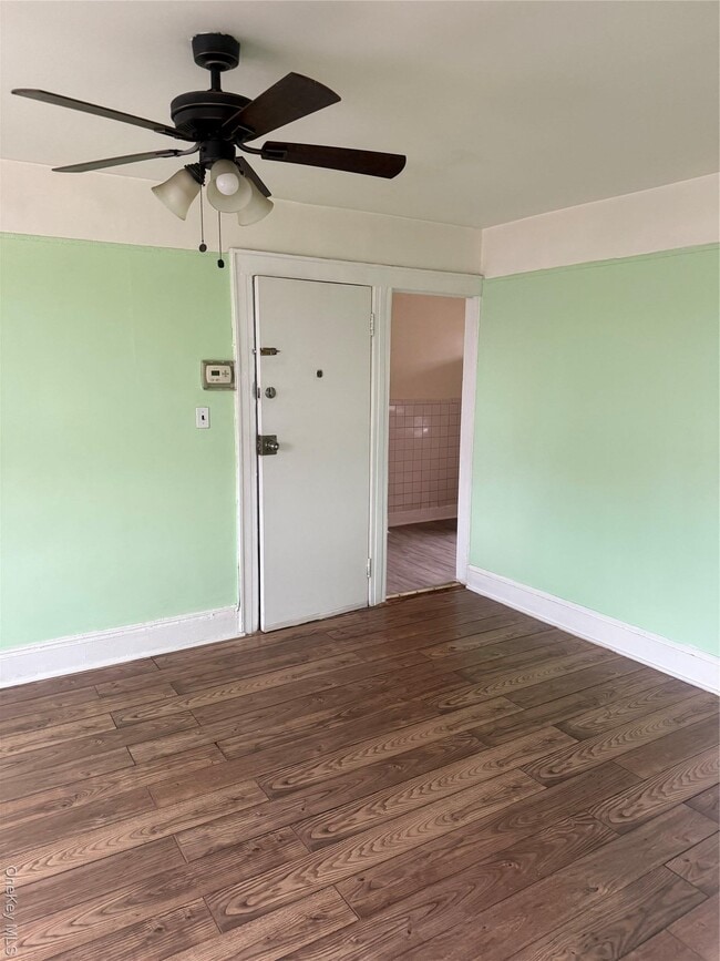 Photo - 211-20 99th Ave