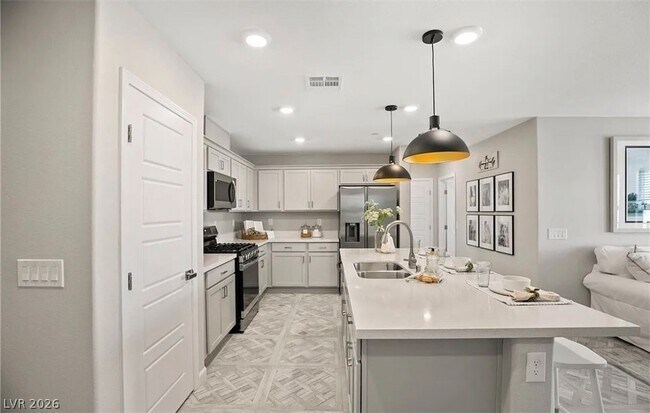 Photo - 4258 Vivenda St