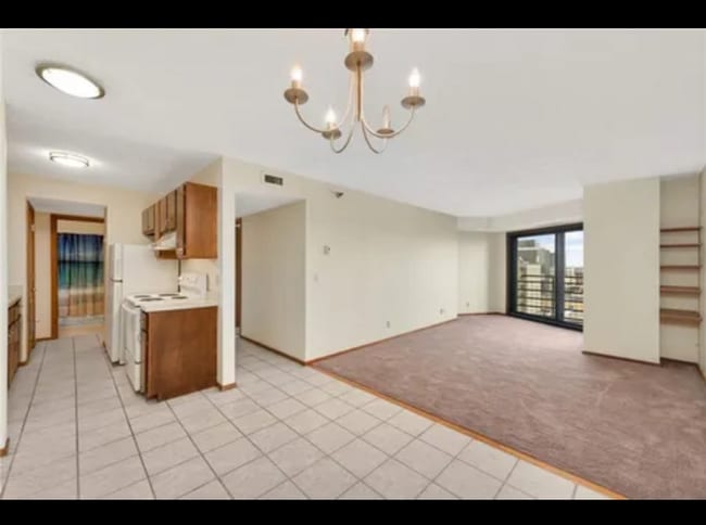 Building Photo - Spacious 2 Bedroom Condo Unit 1507