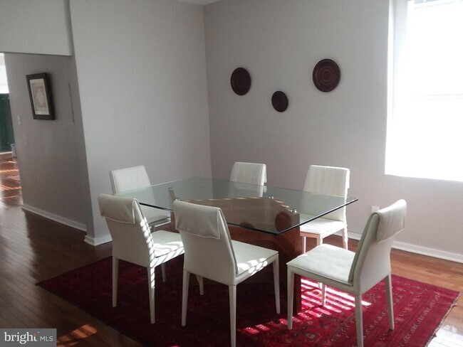 Building Photo - 2012 Mt Royal Terrace Unit 4 Rental