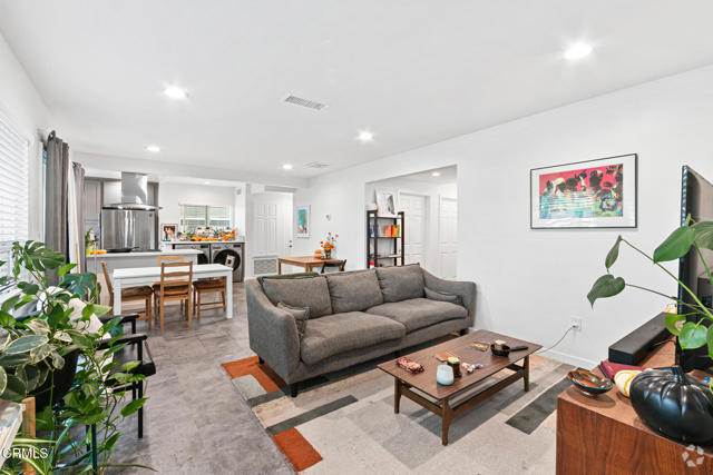 Building Photo - 2664 S La Brea Ave Rental