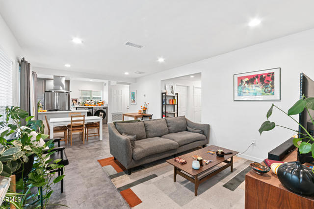 Photo - 2664 S La Brea Ave Townhome