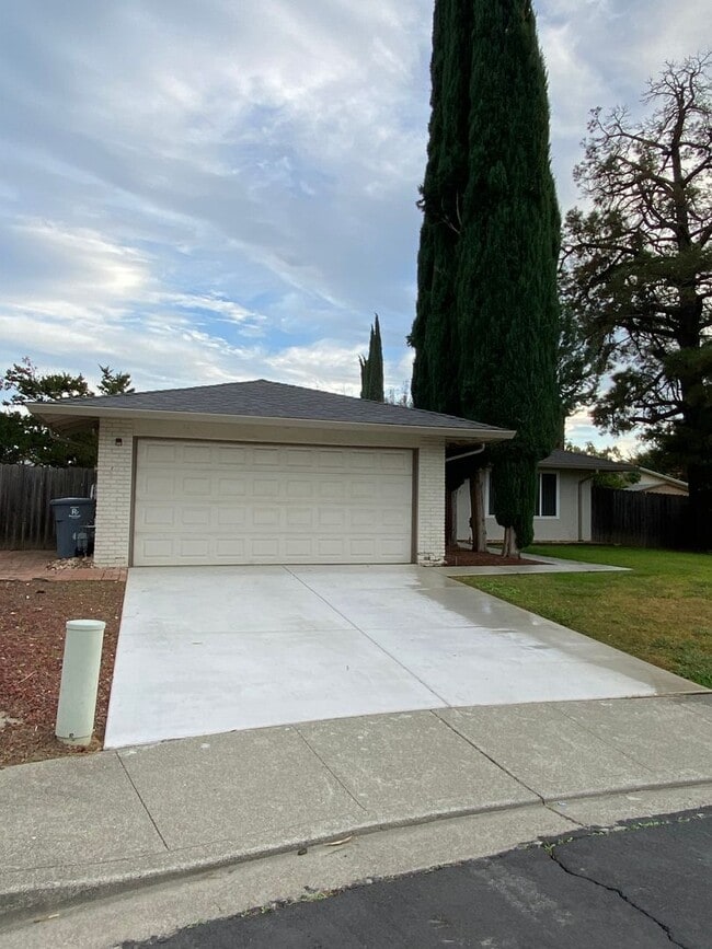 Photo - Available NOW - Cute 3 Bed 2 bath home in ...