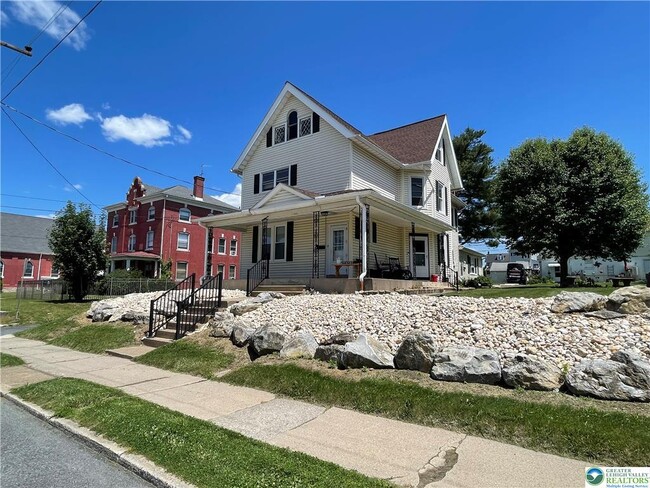 Building Photo - 1219 3rd St Unit #1