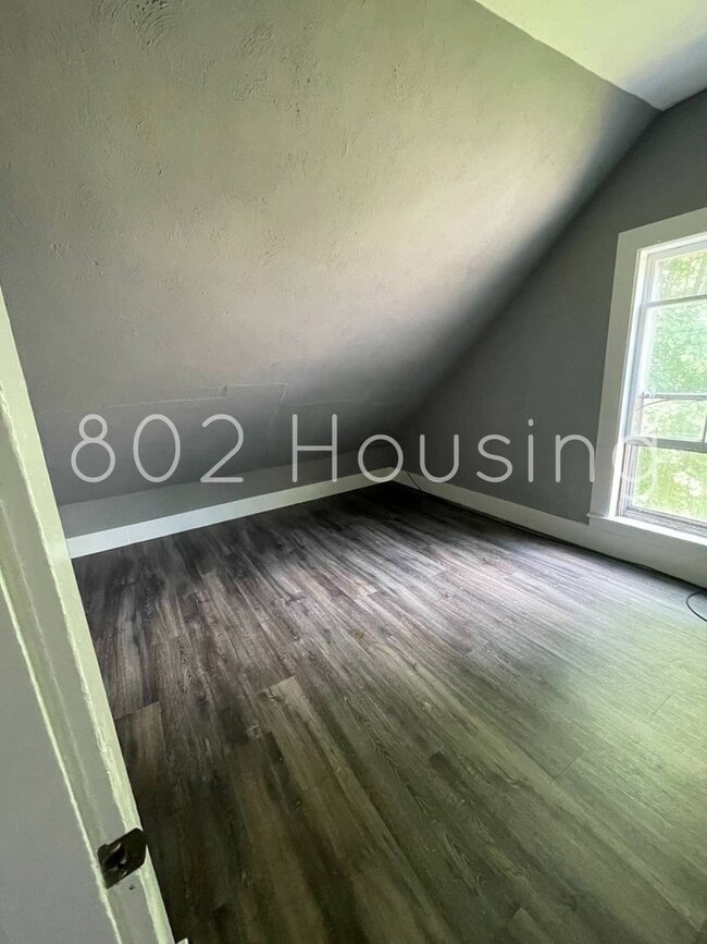 Building Photo - Montpelier Apartments Unit 55/57 (Room Rental)