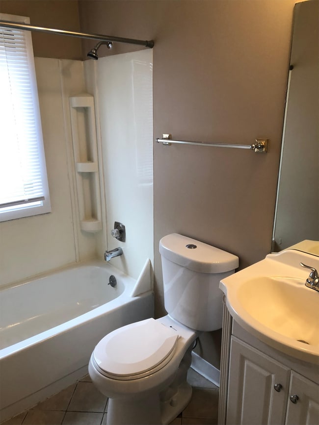 Photo - 2004 Spencer St