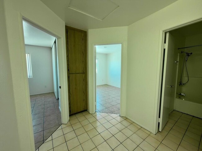 Building Photo - 5260 Rex Ave