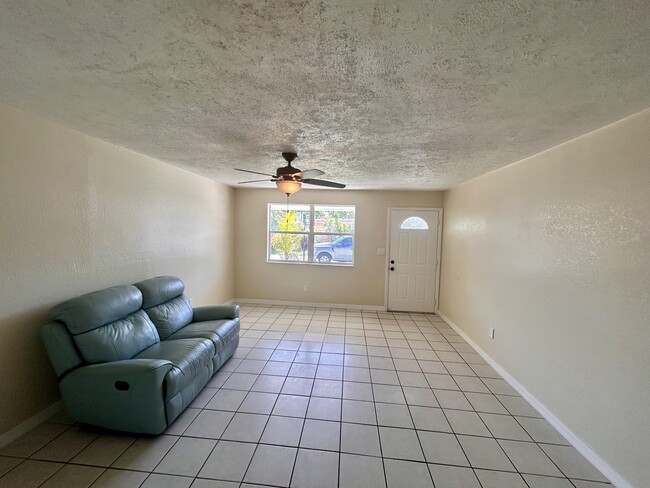 Photo - 1901 SW 97th Ter