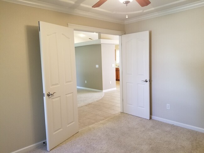 Photo - 4057 Saffron Way