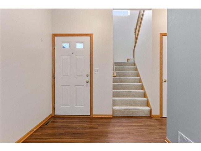 Photo - 2 BR/3 BA Townhome in Lakeville!