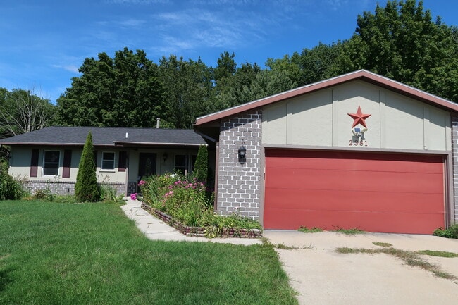 Building Photo - 2381 Mapleview St SE Rental