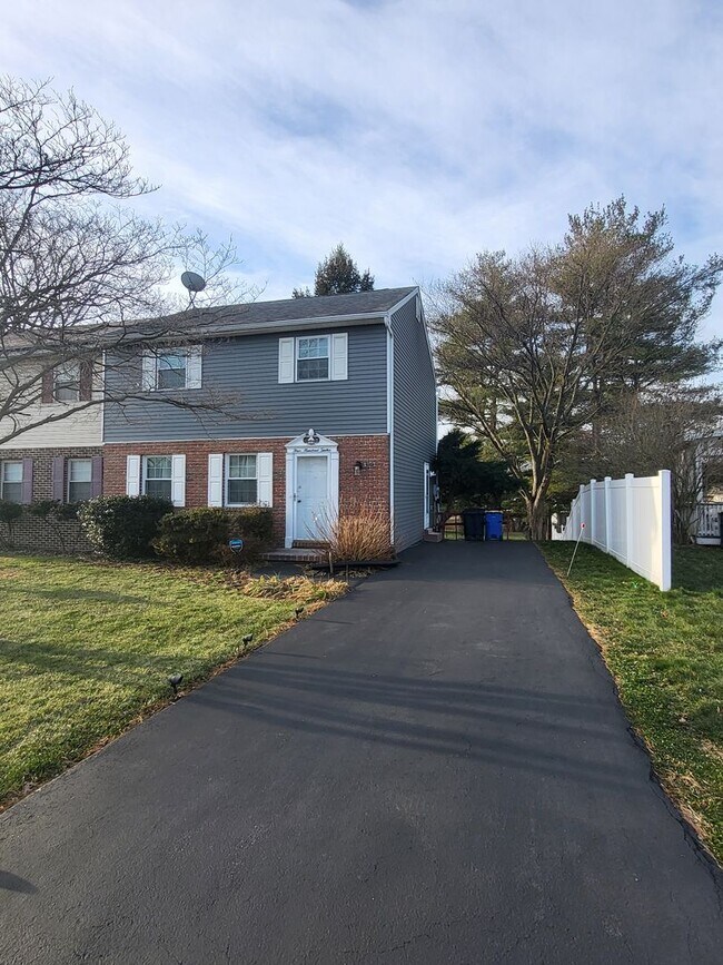 Building Photo - Well Maintained 3 Bedroom Townhome in East Lampeter Township