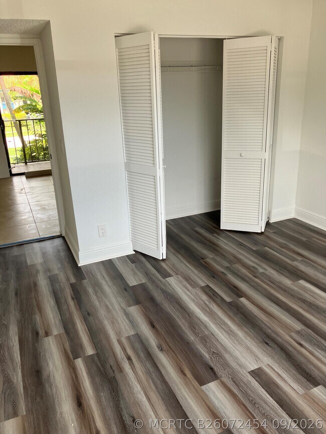 Photo - 1445 Lake Crystal Dr Unit H