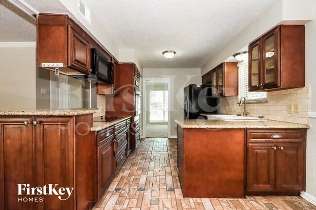 Photo - 307 Coronation Dr