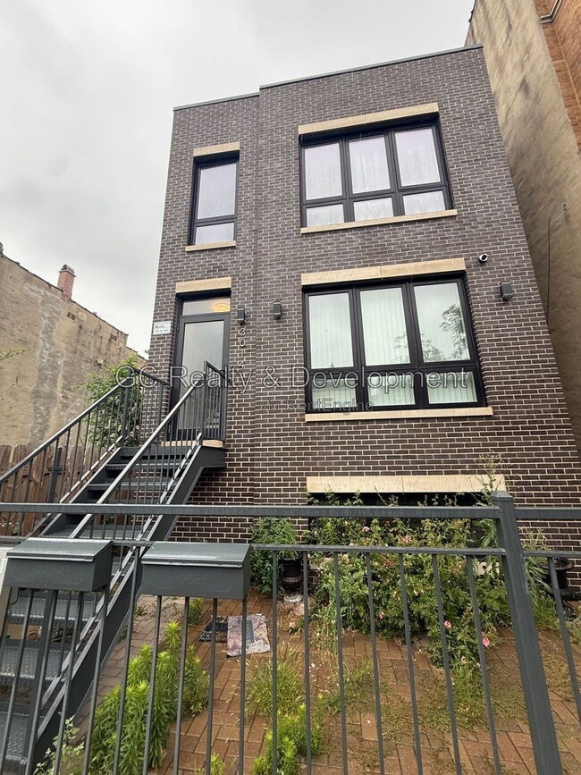 Building Photo - 3014 W Warren Blvd Unit 1