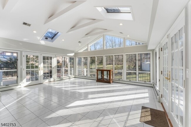 Building Photo - 850 Valley Rd