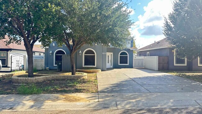 Building Photo - 1511 Texoma St