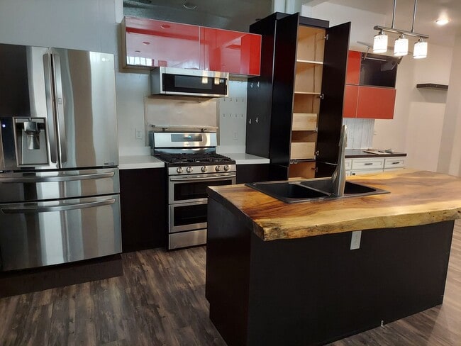 Photo - r221-7 Unit 7 3rd ave