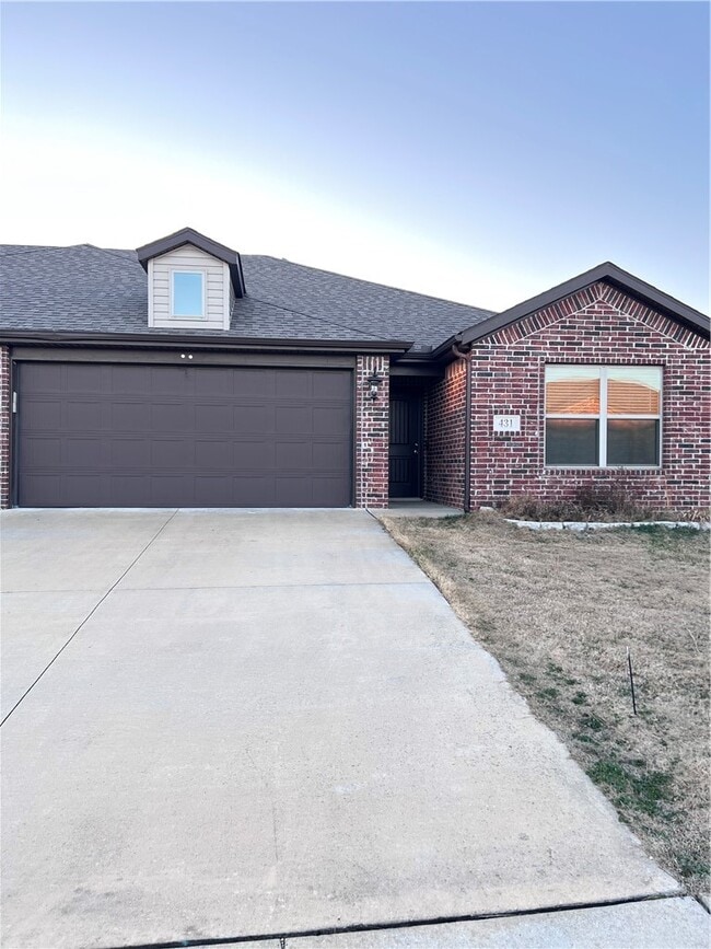 Photo - 431 Red Robin St