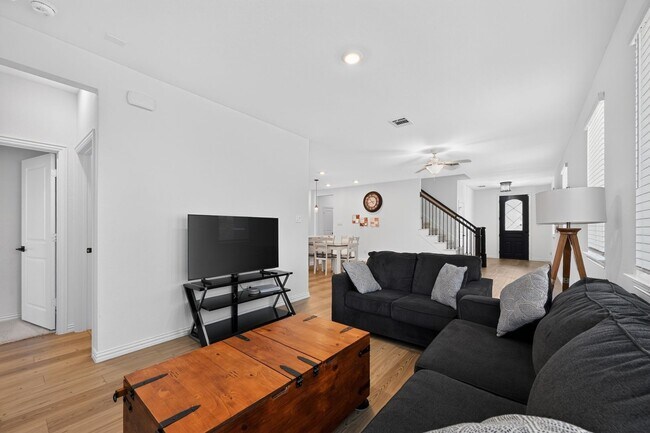 1678 Gracehill Wy
