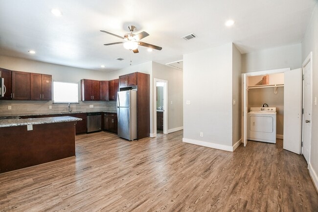 3249 Dixie Dr