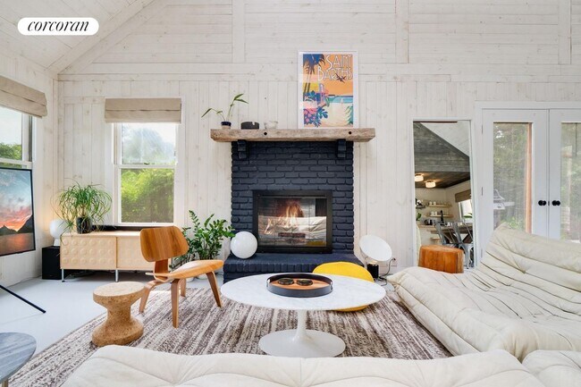 Photo - 329 Newlight Ln