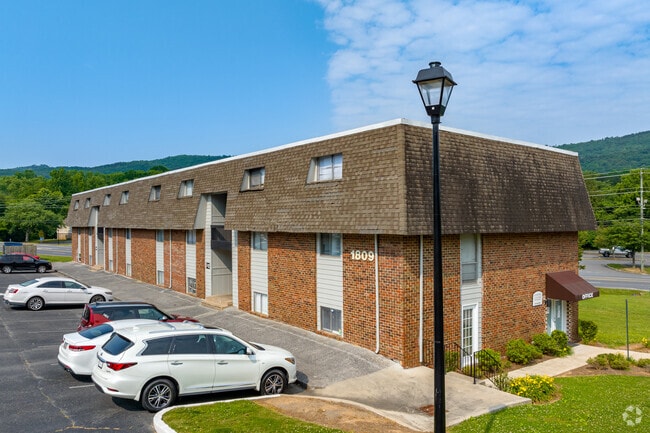 Photo - Dalton Pointe Shadow