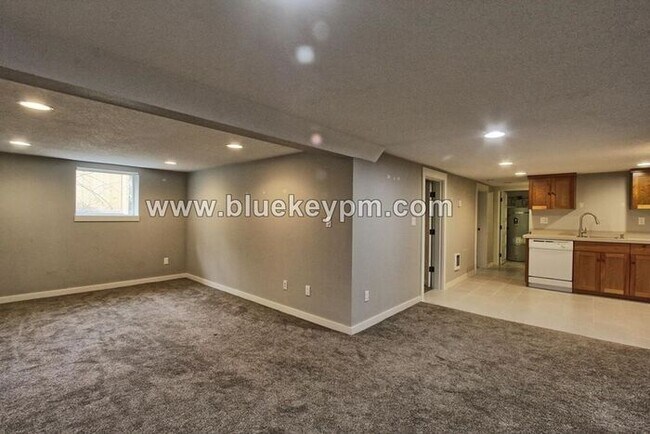 Photo - 2 Bed, 1 Bath Basement Apartment in Albert...