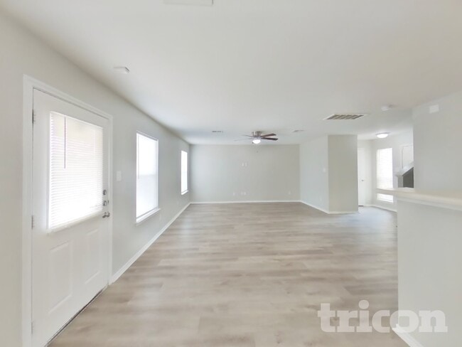 Photo - 2910 Candleside Dr