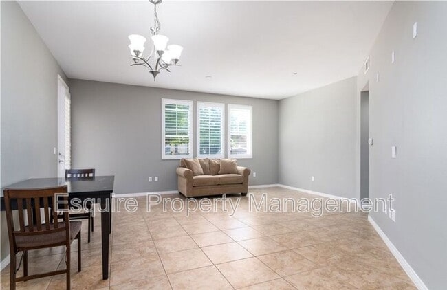 Photo - 243 Riverdale Ct Unidad #404