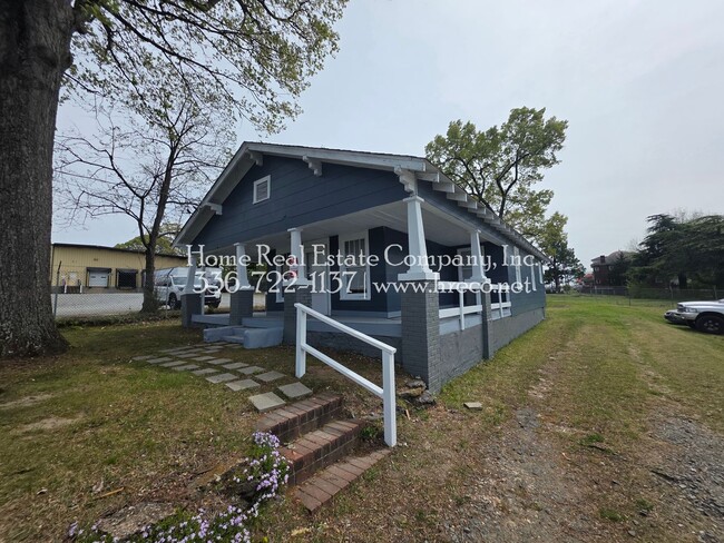 Building Photo - 526 E 17th St