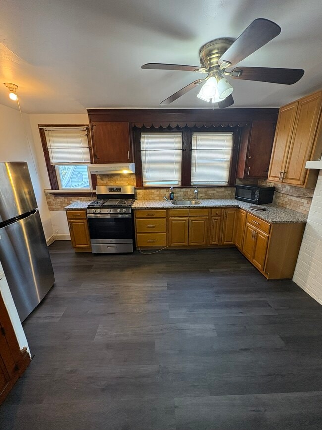 Building Photo - 56 Chapman Pl Unit 2