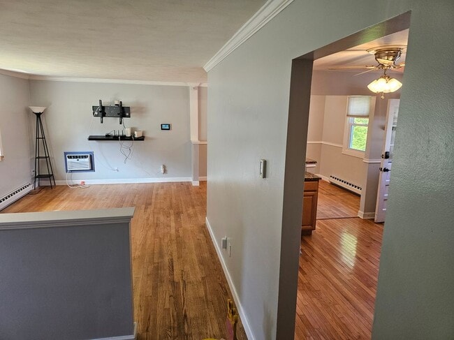 Photo - 222 Crest Ave