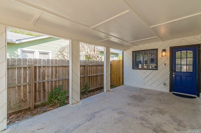 Photo - 207 W Hermine Blvd