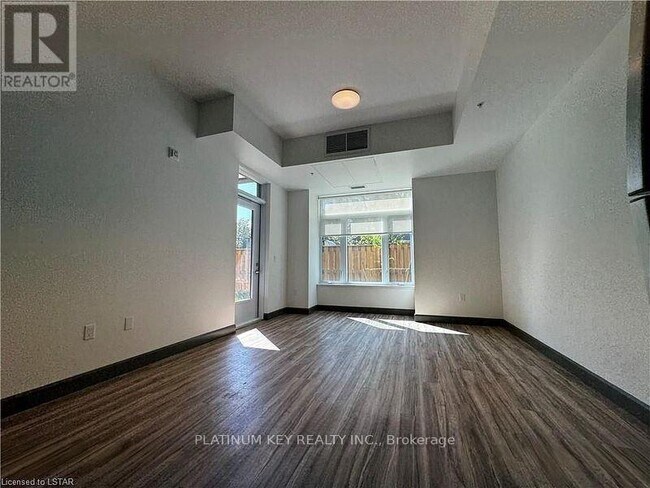 Photo - 22645 Adelaide Rd