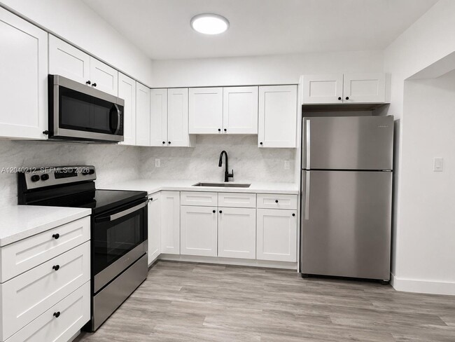 Building Photo - 730 SW 5th St Unit 1