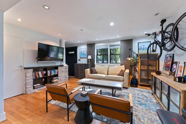 Photo - 929 St Marys St