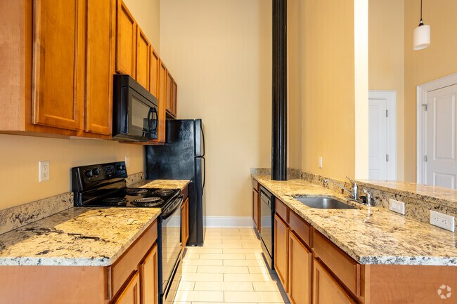 2BR, 2BA - 1095SF - Kitchen - 401 Brady St