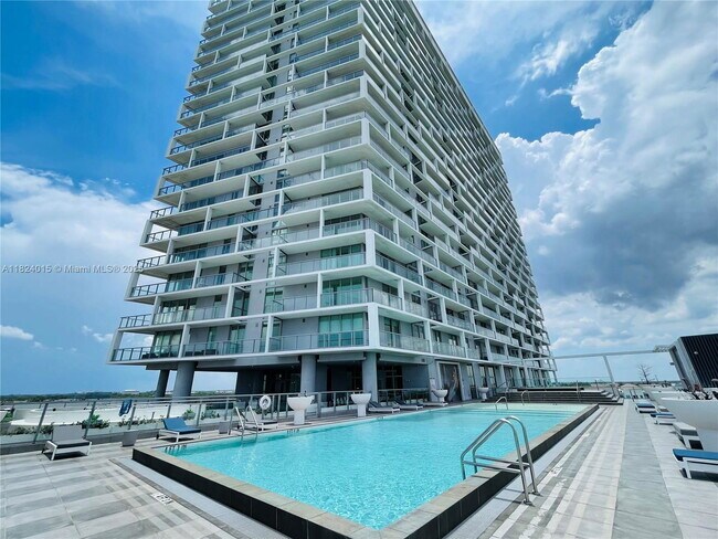 Photo - 2000 Metropica Wy