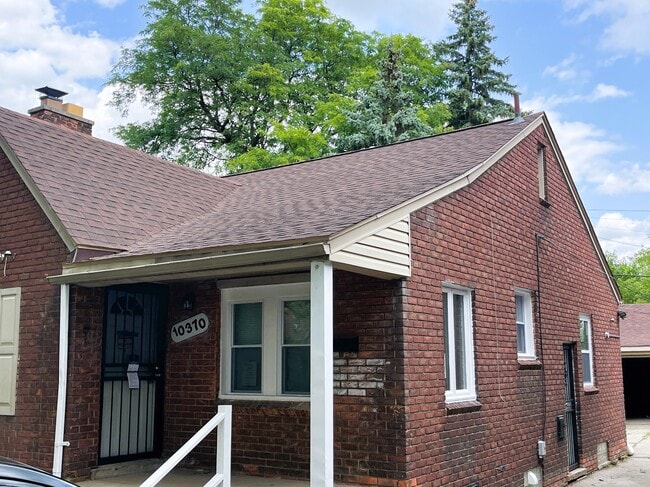 Photo - 10370 Britain St