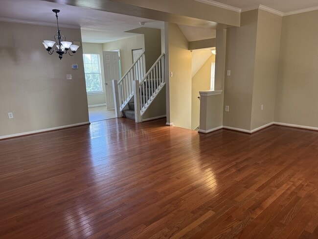 Photo - 1323 Hampshire Dr