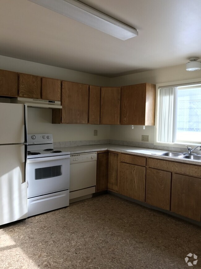 Building Photo - NEW LOW PRICE - 3 Bedrooms, 1 Bathroom Rental