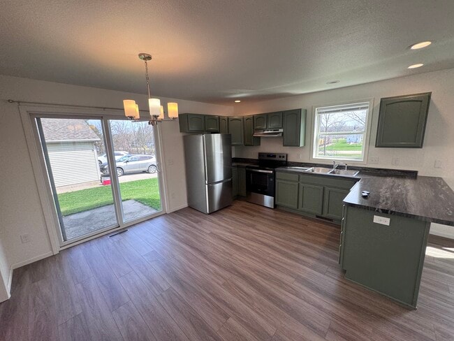 Photo - 629 E Pine St