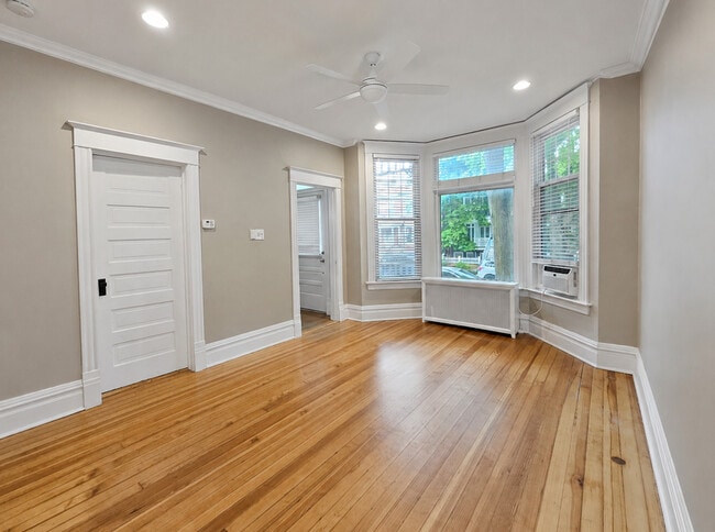 Photo - 3722 N Bosworth Ave Unit 1F