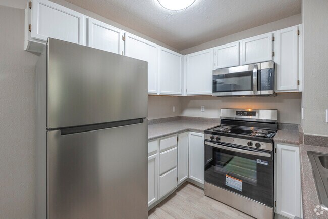 2BR, 2BA - 1,108SF - Upgrade - Kitchen - Las Kivas