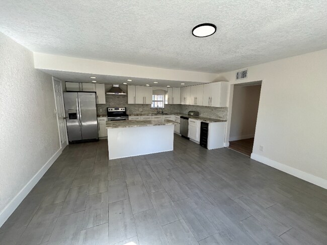 Photo - 18812 Carr Dr