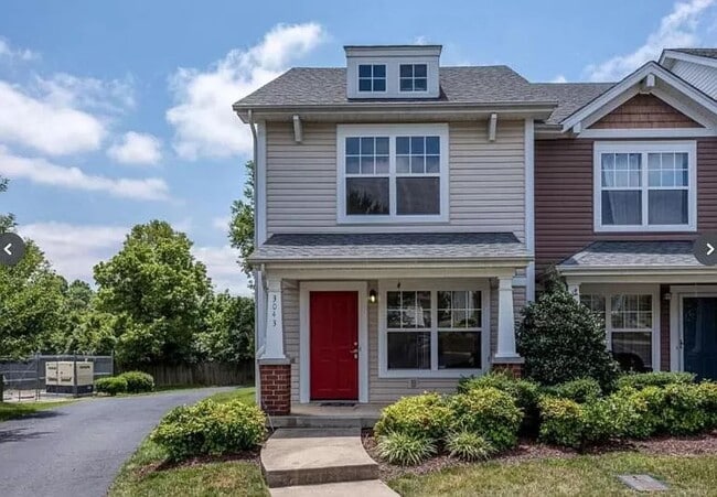 Building Photo - Great 2BR Townhome in Bellevue