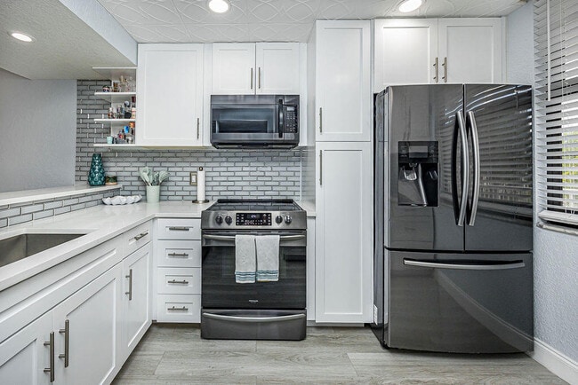 Building Photo - 3630 Whitehall Dr Unit 301