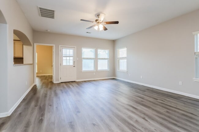 Photo - 985 Oak Falls Dr